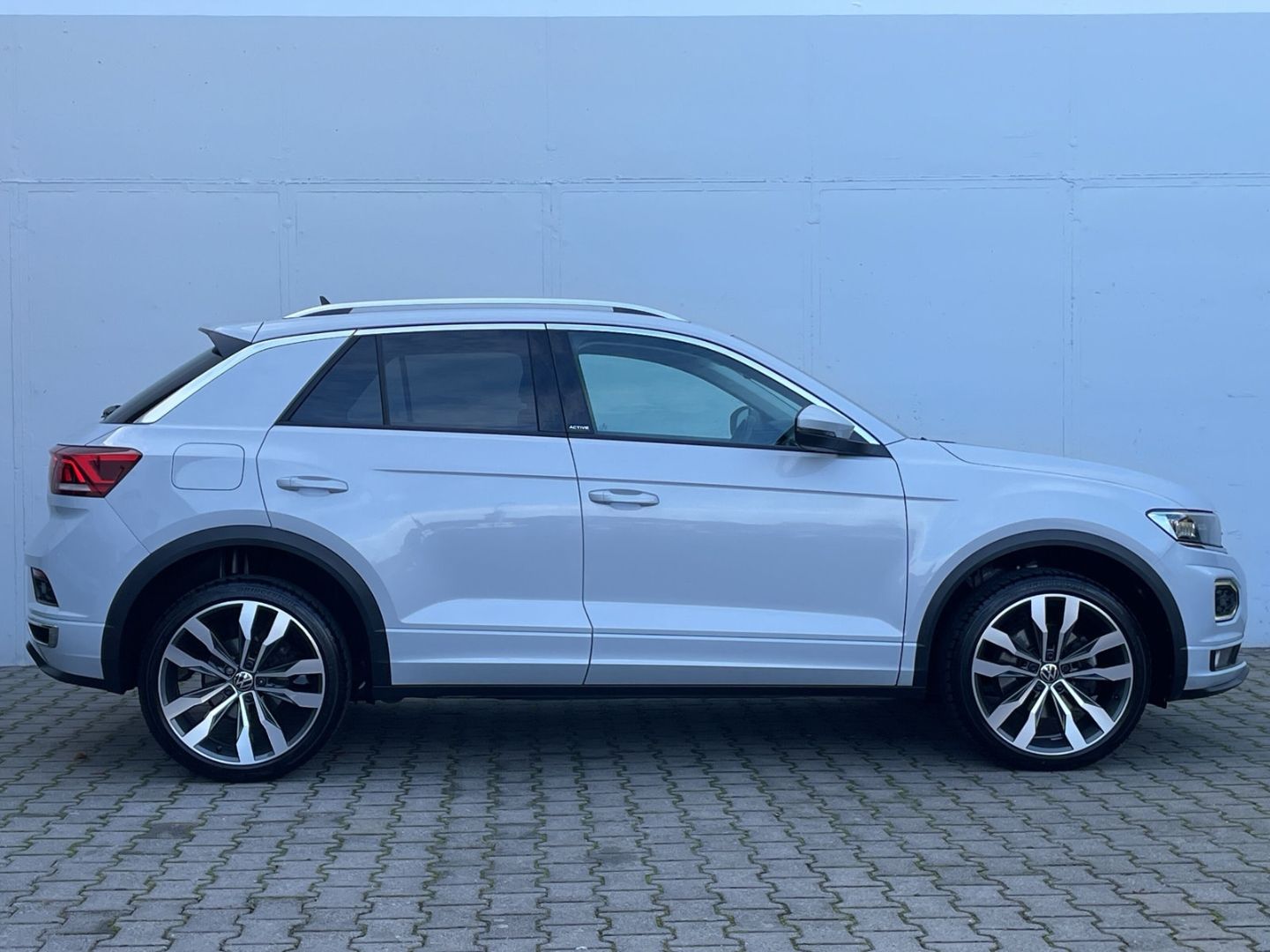 Volkswagen T-Roc 1.5 TSI DSG R-Line - Samsaru's Car Outlet