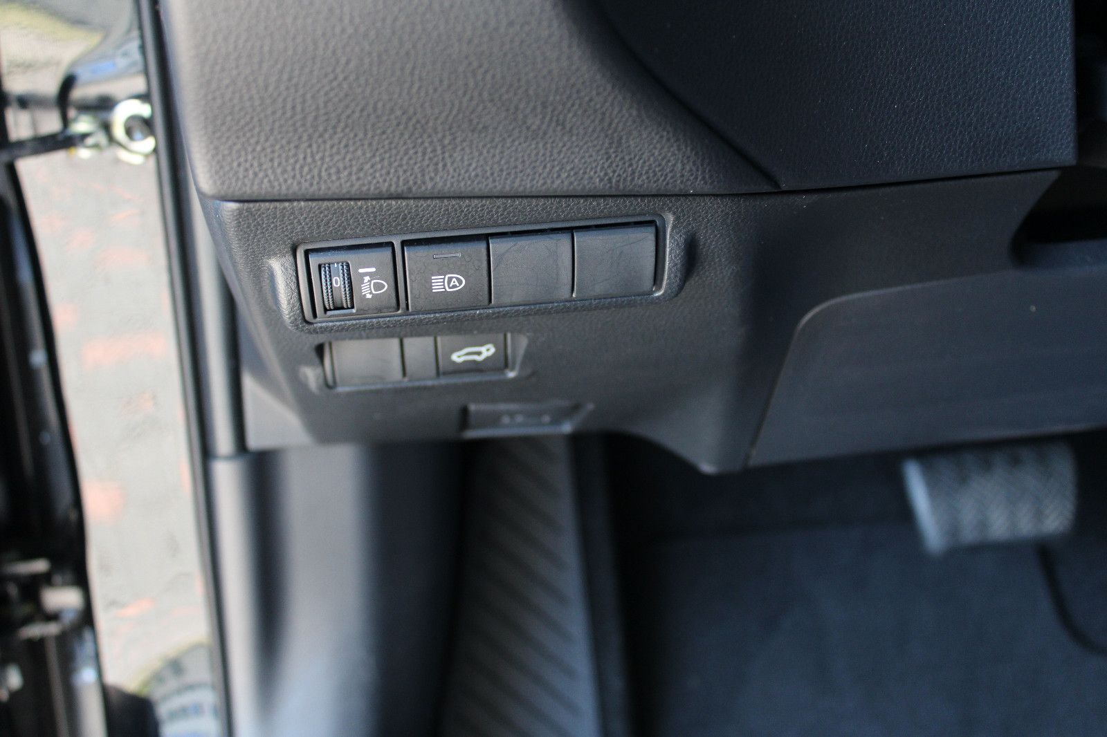 Toyota Corolla Cross 2.0 Hybrid AWD - Samsaru's Car Outlet