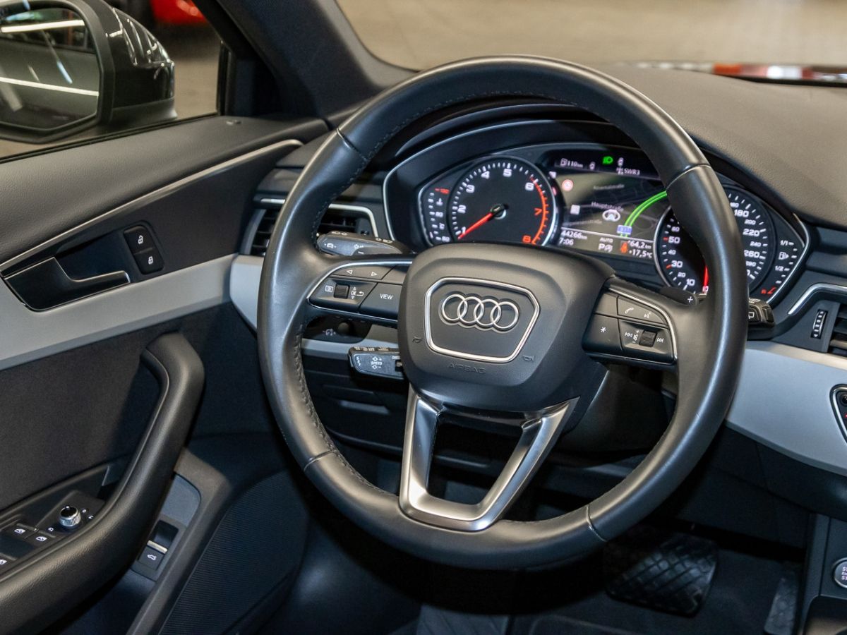 Audi A4 Avant 40 TFSI advanced - Samsaru's Car Outlet