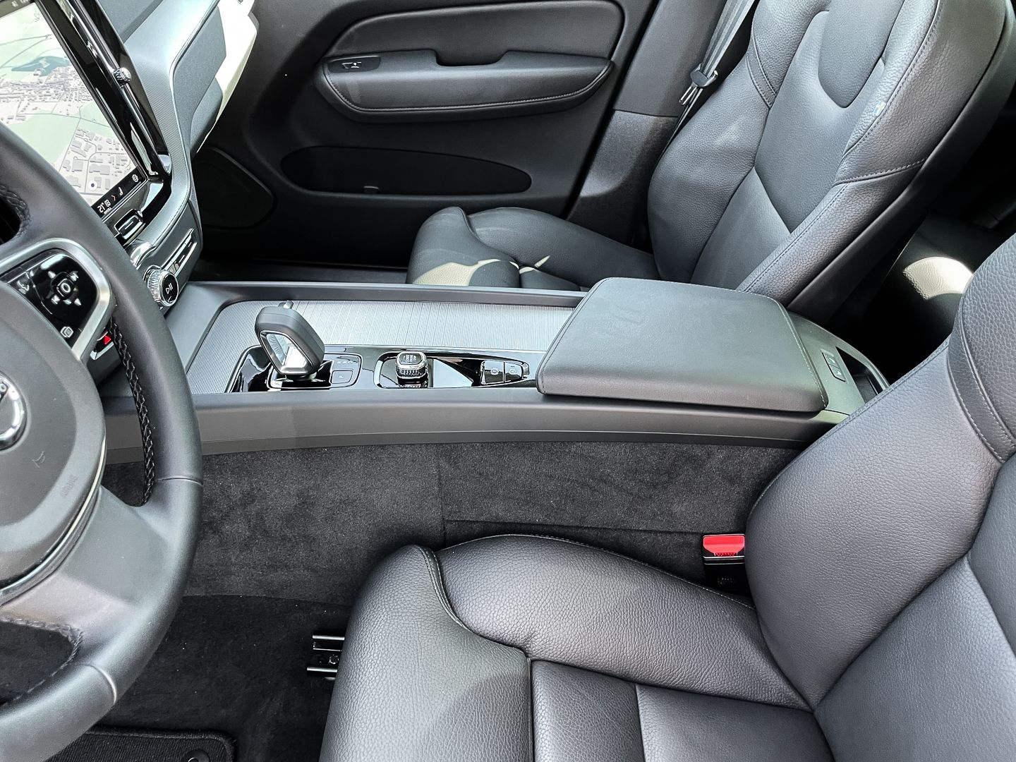 Volvo XC60 Plus Dark Recharge Plug-In Hybrid AWD T8 Tw