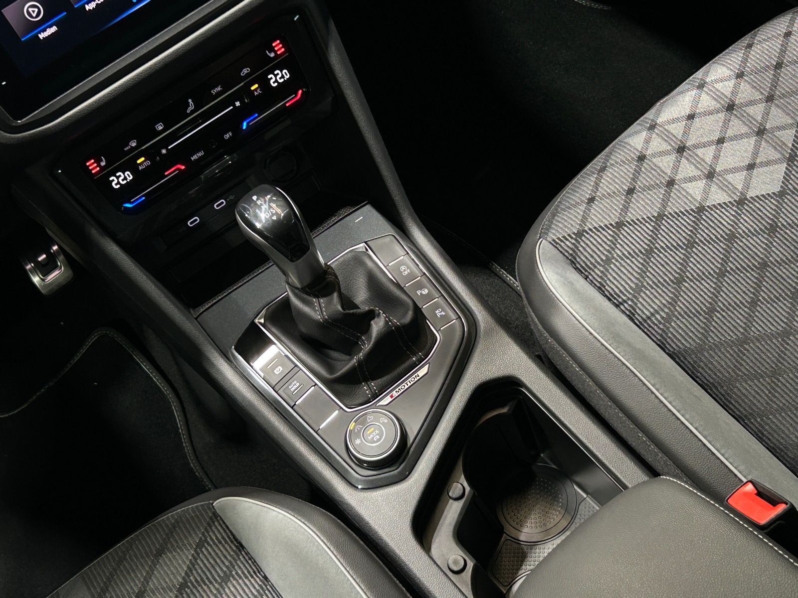 Volkswagen Tiguan R-Line 2.0 TSI DSG 4M - Samsaru's Car Outlet