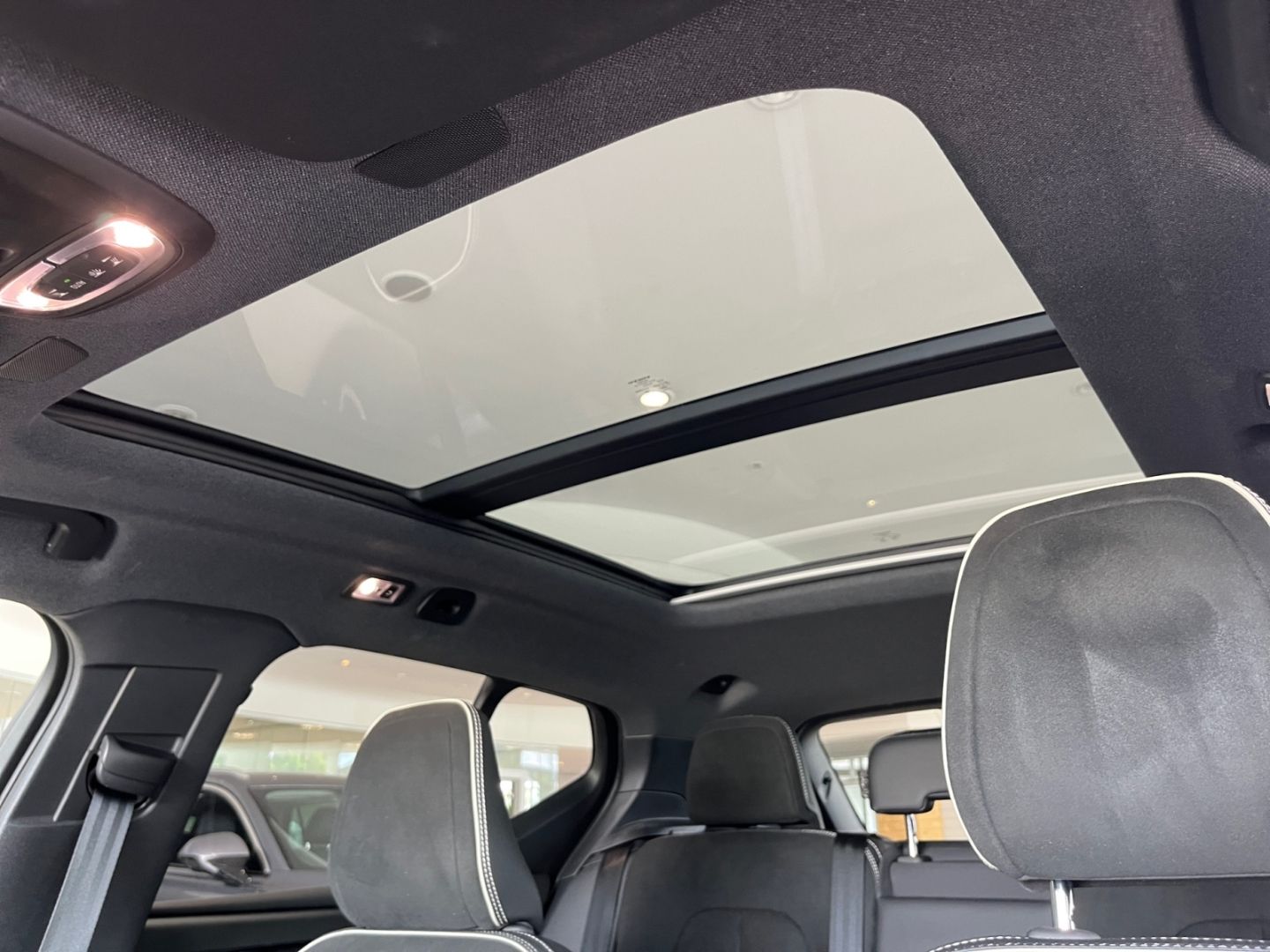 Volvo XC40 T5 Recharge R-Design - Samsaru's Car Outlet