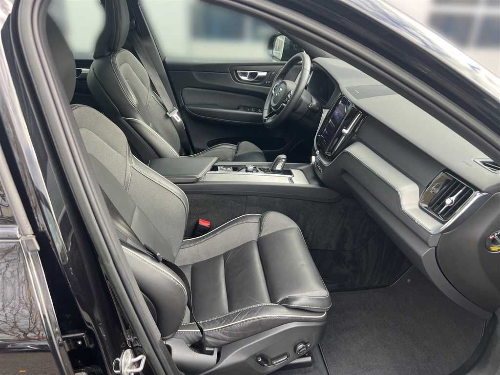 Volvo XC 60 R Design 2.0 B4 D AWD Automatik Xenium-Pak