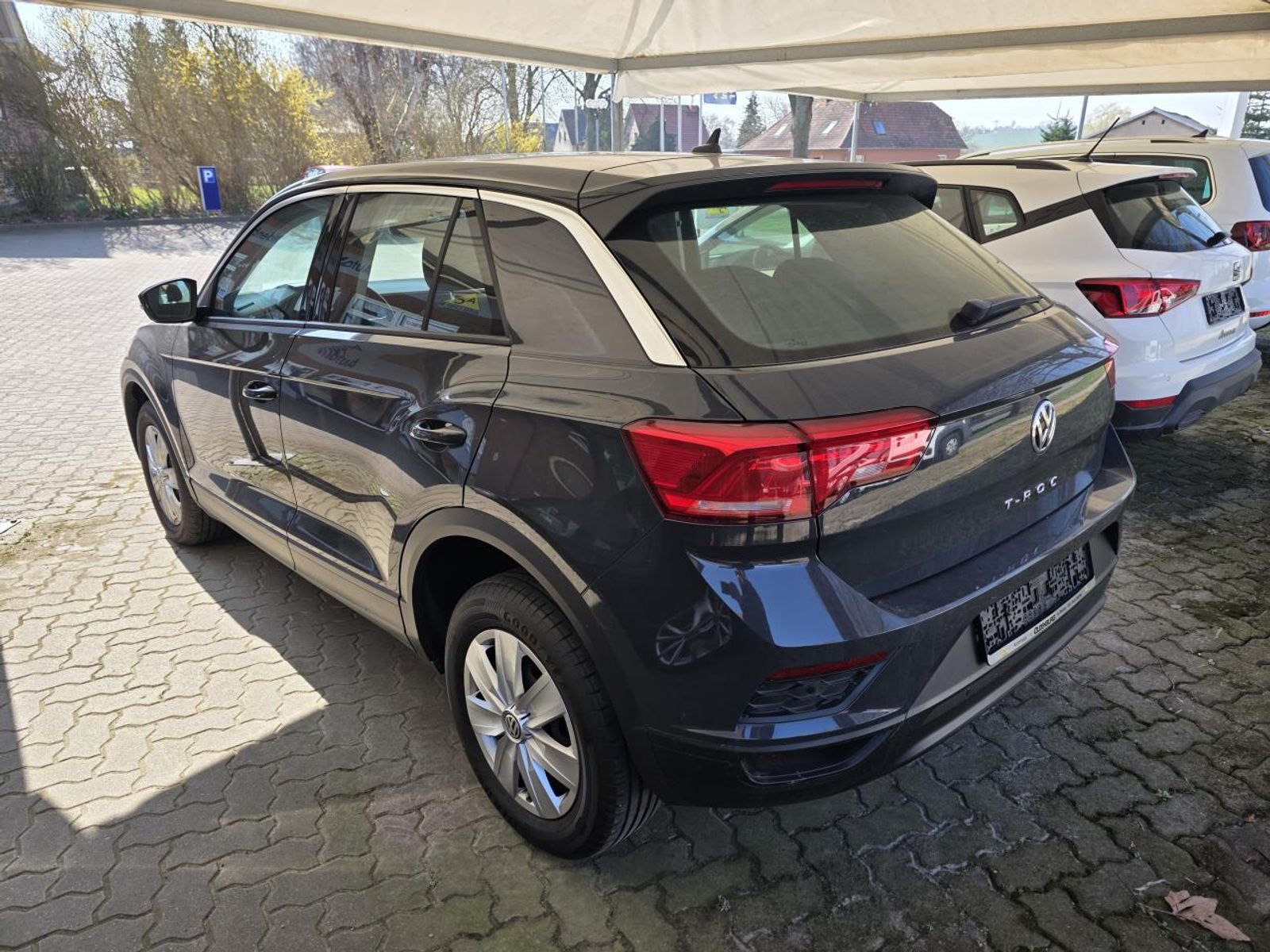 Volkswagen T-Roc 1.0 TSI - Samsaru's Car Outlet