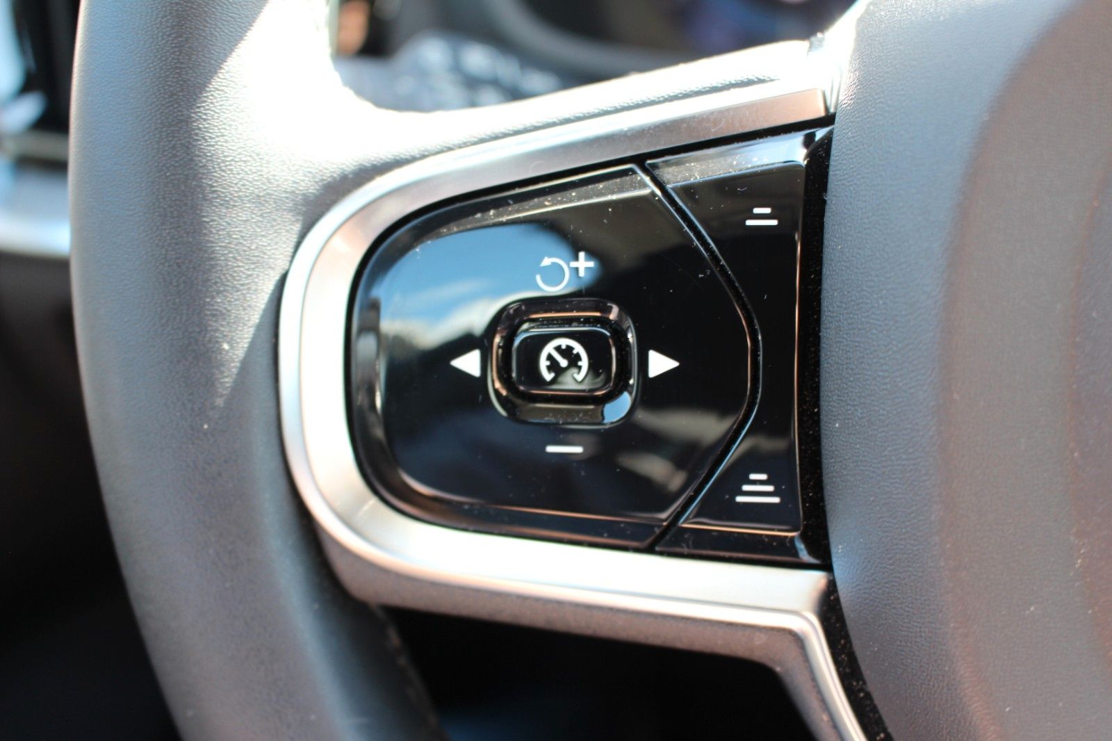 Volvo S60 B5 Benzin Ultimate Dark AWD +harman+ACC+HUD+