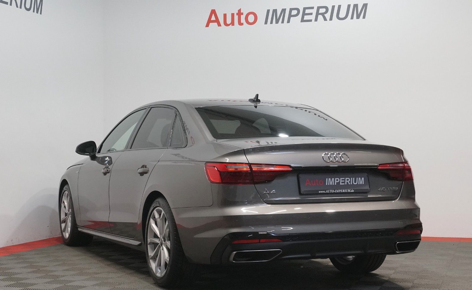 Audi A4 Lim. 40 TFSI S line - Samsaru's Car Outlet