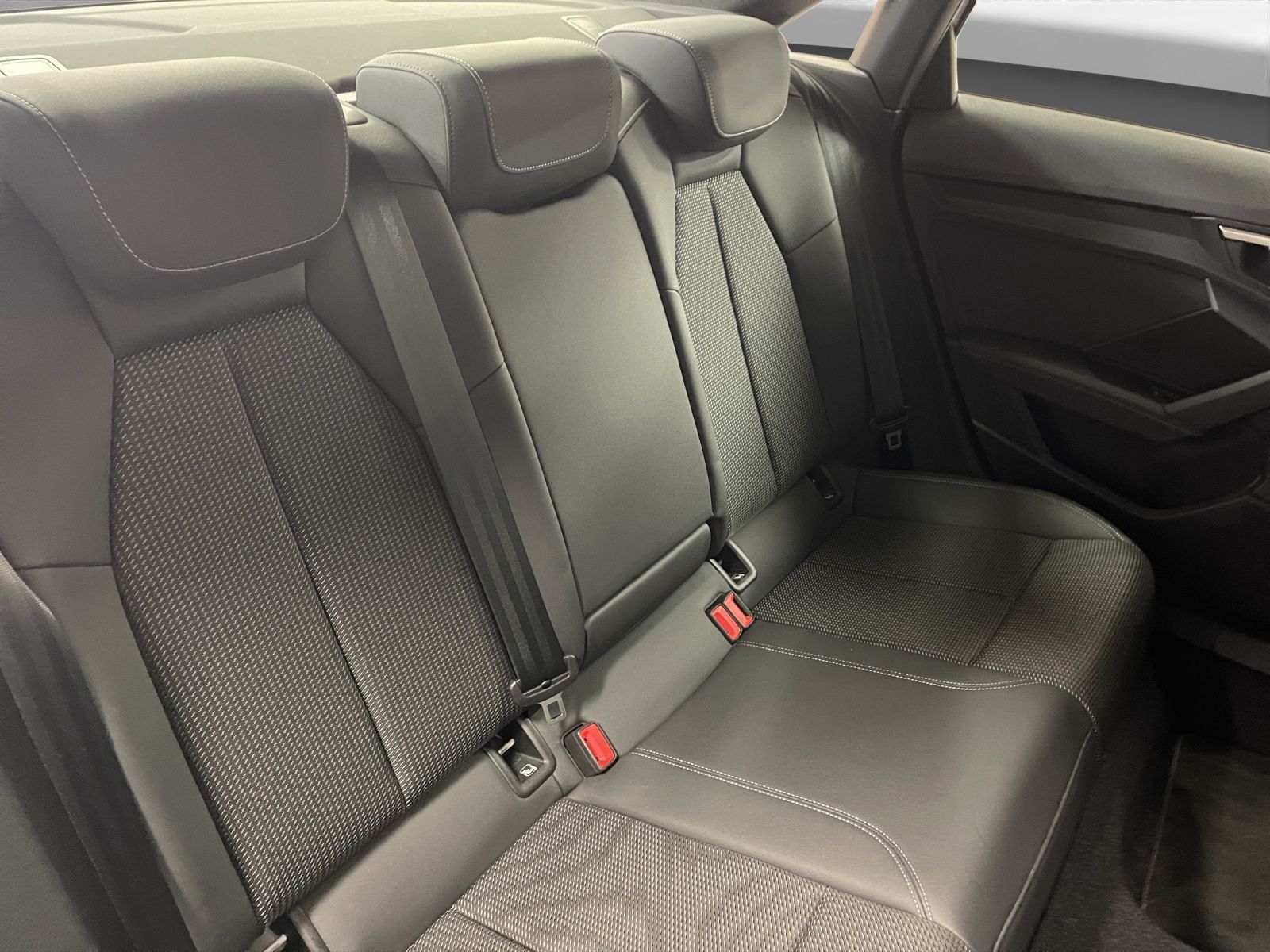 Audi A3 Limousine 35 TDI S line LED LM 18" Navi RFK T