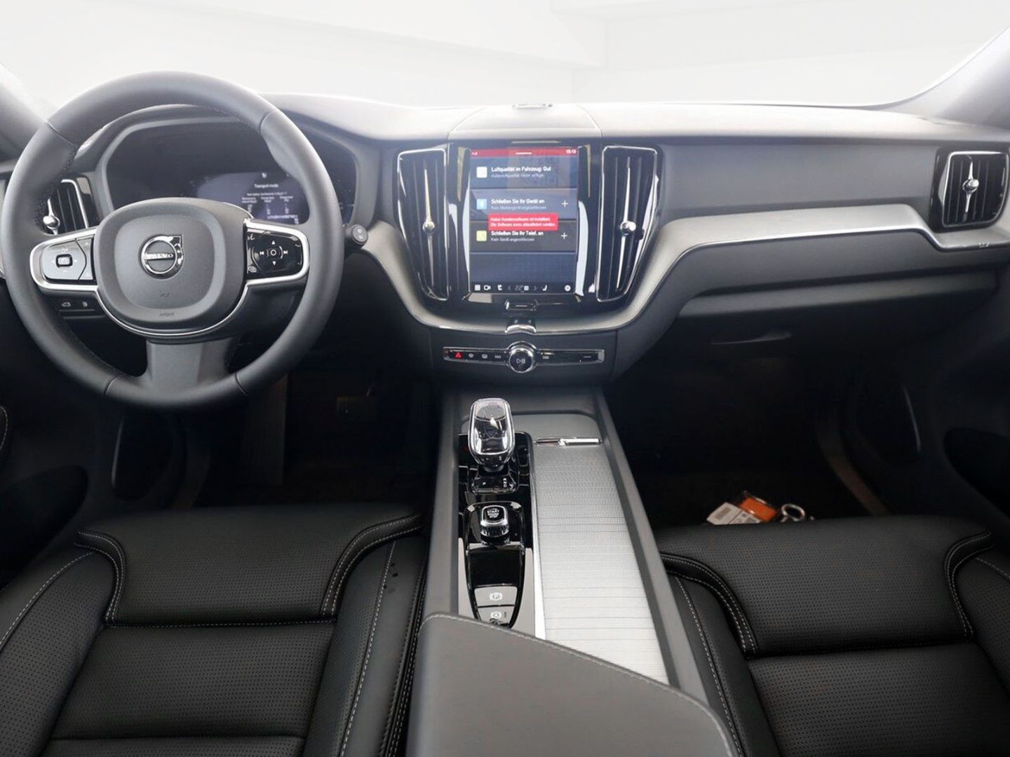 Volvo XC60 T6 Plus Black Edition Plug-In Hybrid AWD - Samsaru's Car Outlet