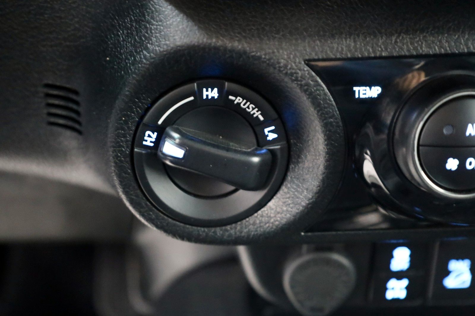 Toyota Hilux 2.8 D-4D 4x4 Invincible Sport,ACC,360°,AHK