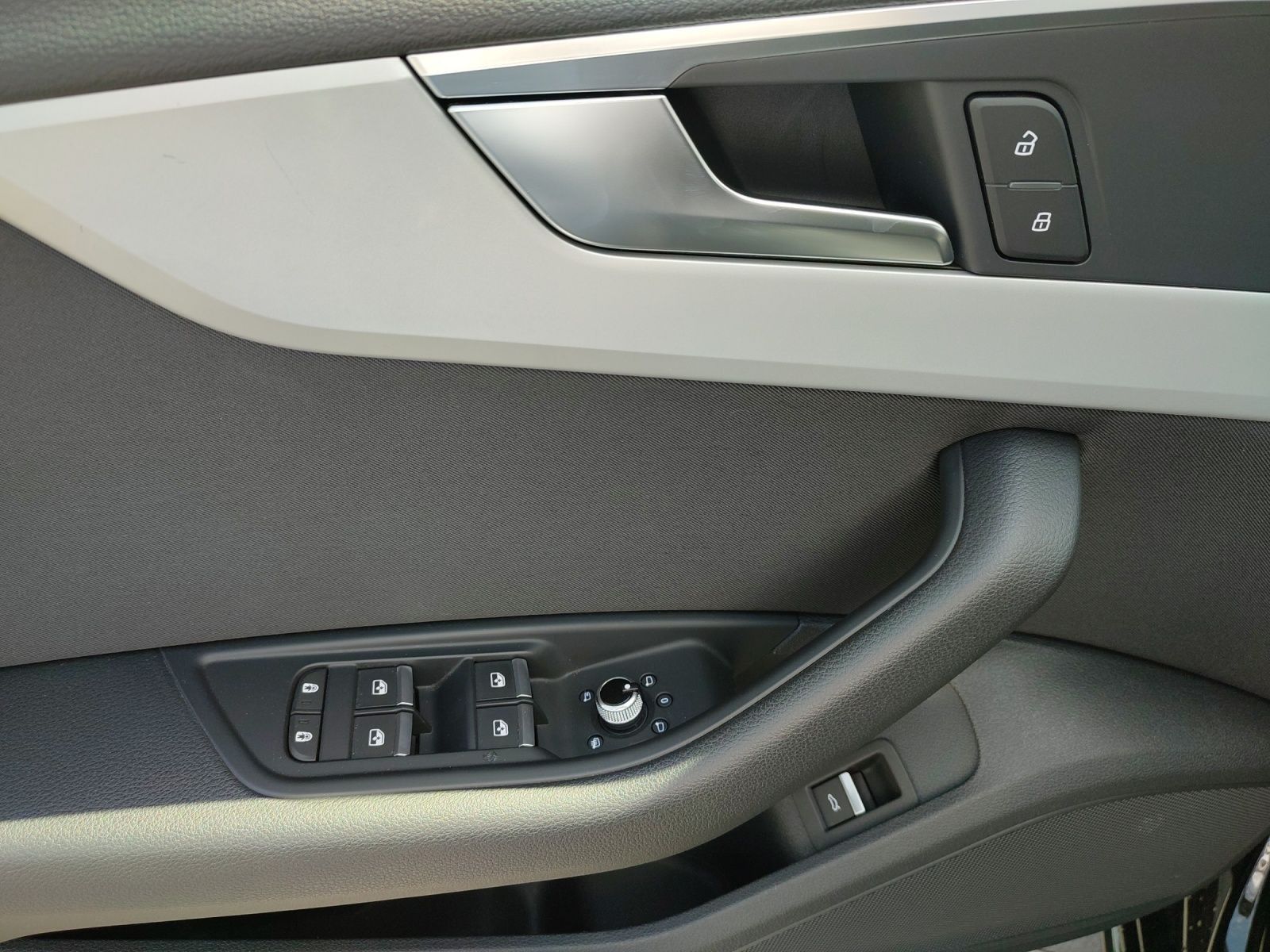 Audi A4 Avant Advanced 40 TFSI - Samsaru's Car Outlet