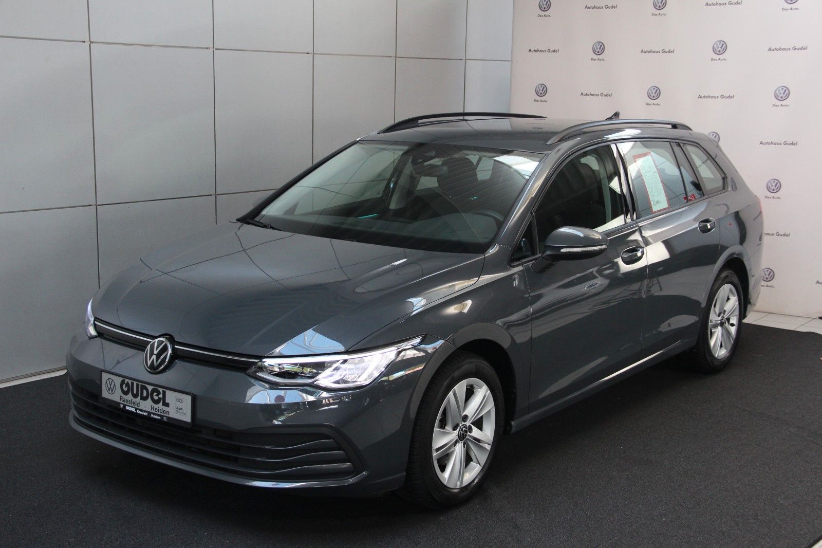 Volkswagen Golf 8 Life 1.5 TSI - Samsaru's Car Outlet