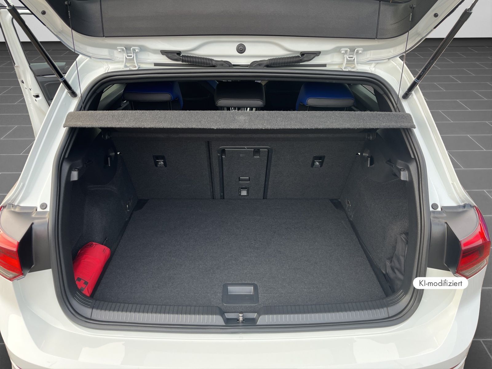 Volkswagen Golf VIII R 20 Years 2.0 TSI PANO KAMERA H&K