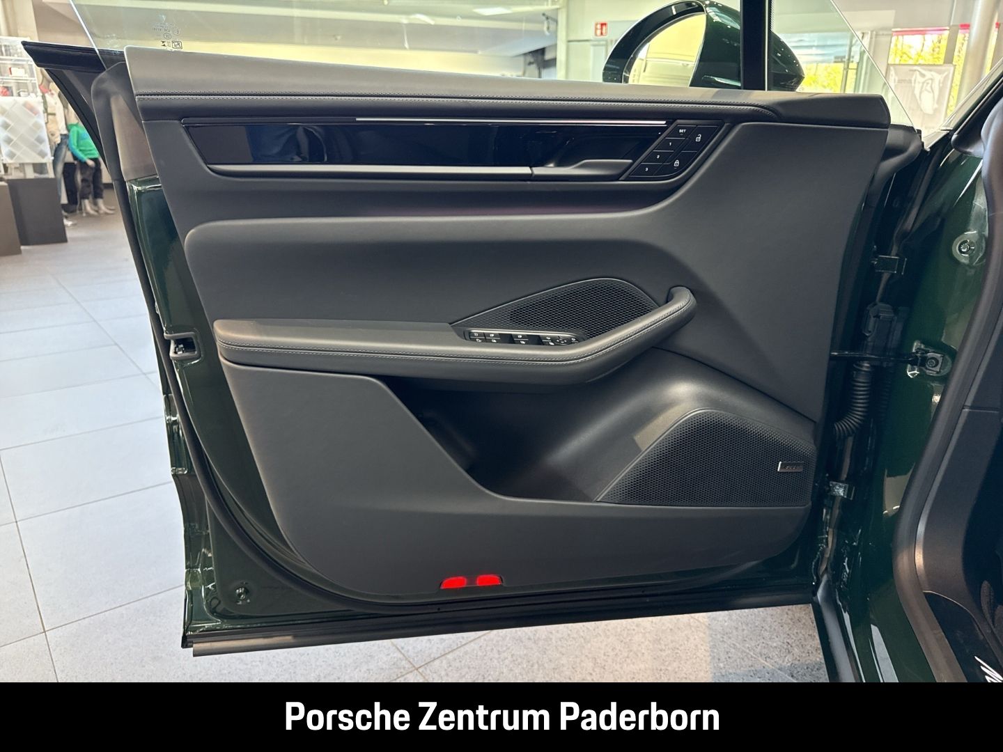 Porsche Macan 4 - Samsaru's Car Outlet