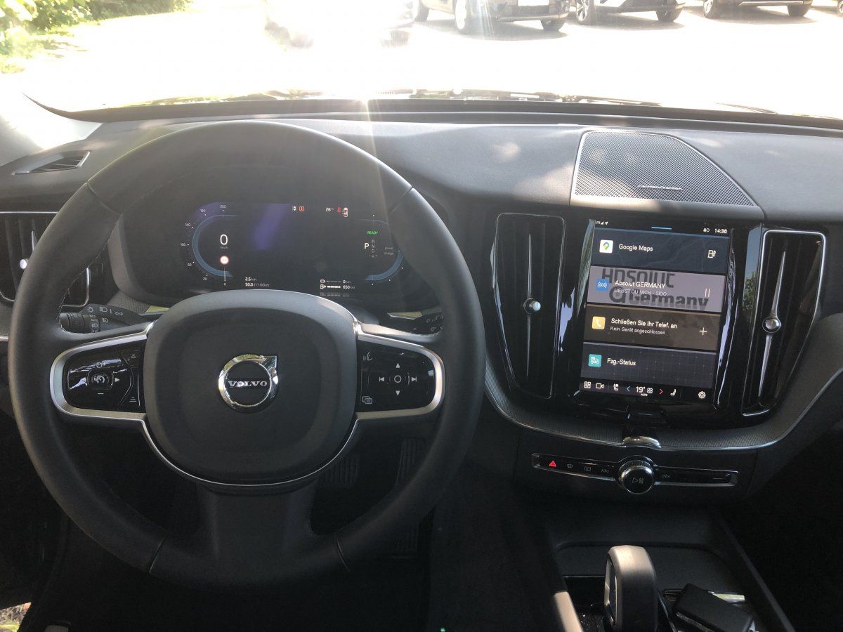 Volvo XC60 Plus Dark T8 AWD Anhängerzug