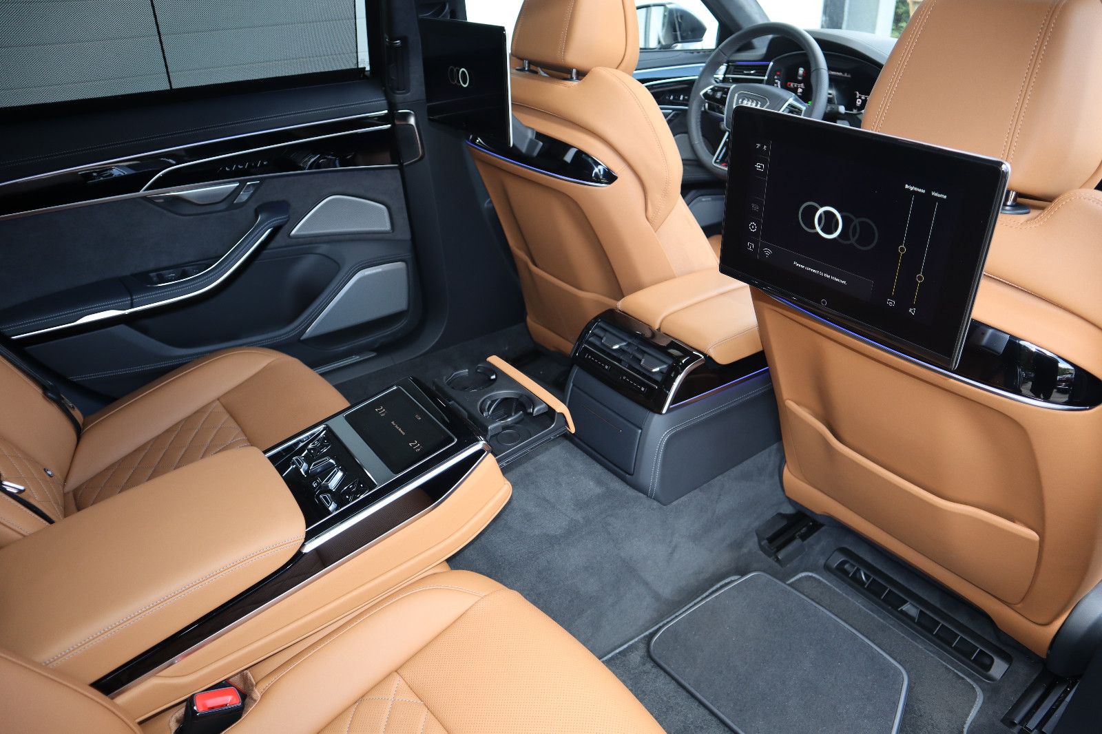 Audi A8L 60 TFSI V8 lang exclusive - Samsaru's Car Outlet
