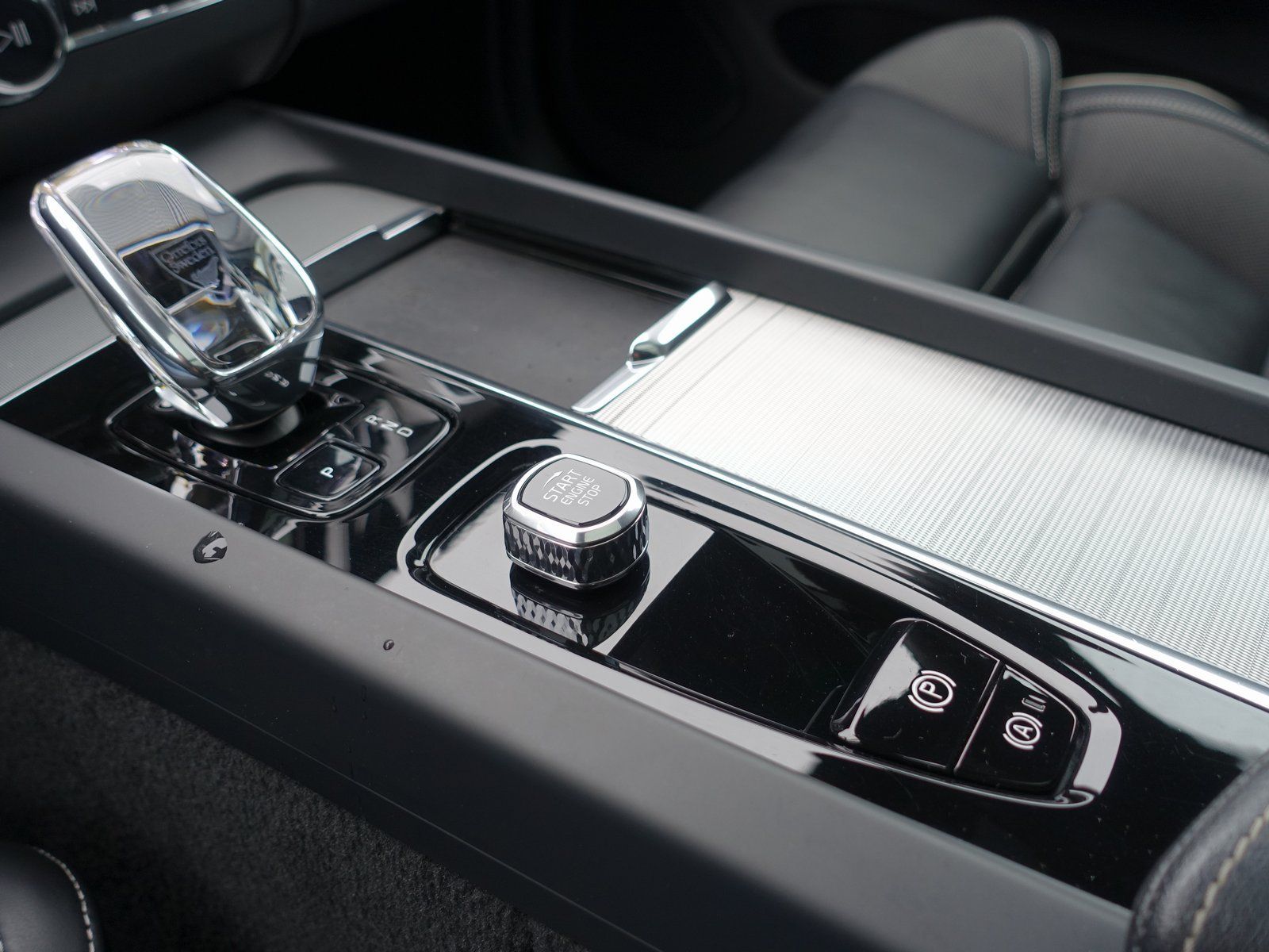 Volvo XC60 Recharge T8 AWD Plus Dark/Pano/CAM/AHK