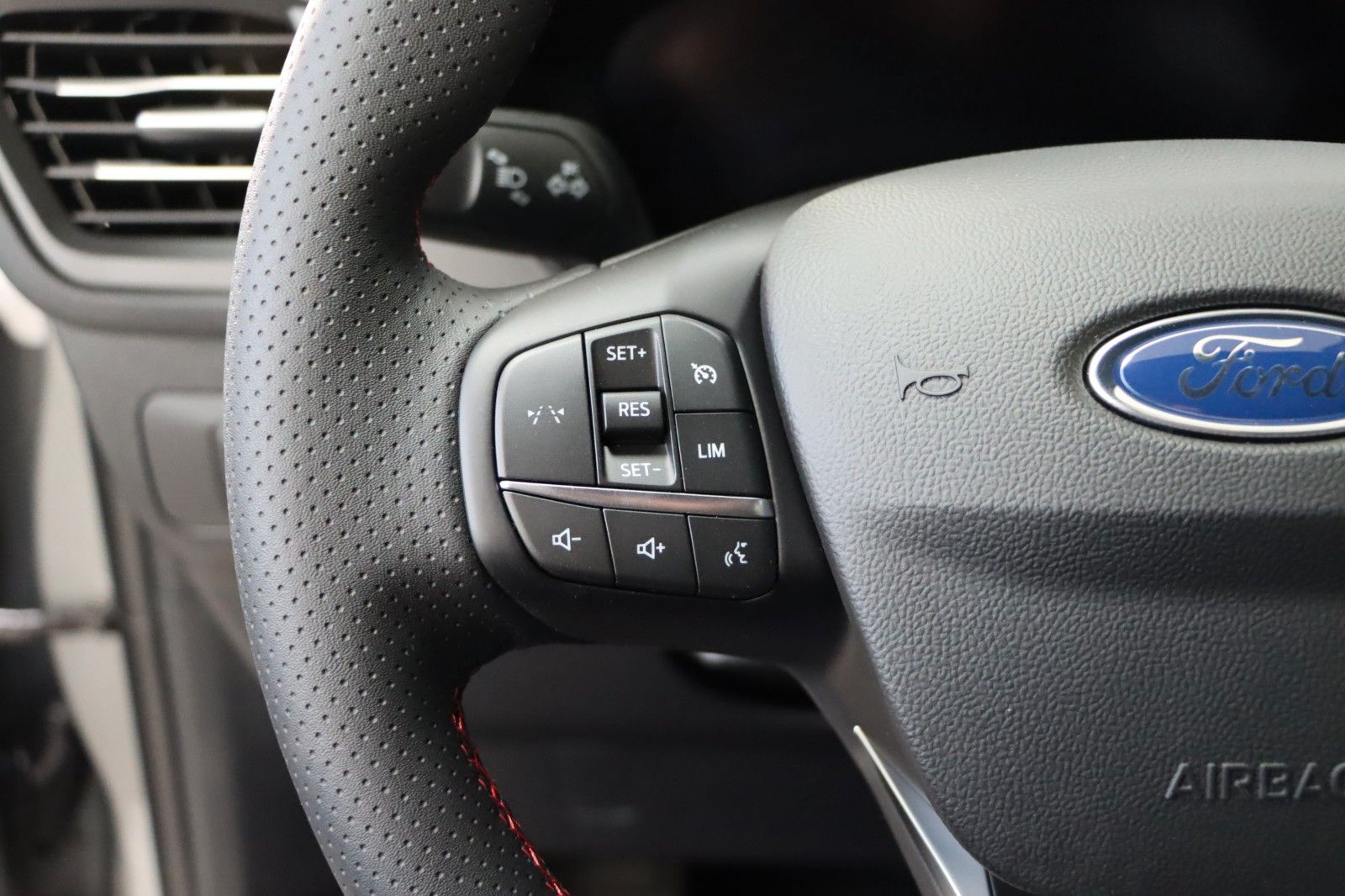 Ford Kuga ST-Line - Samsaru's Car Outlet