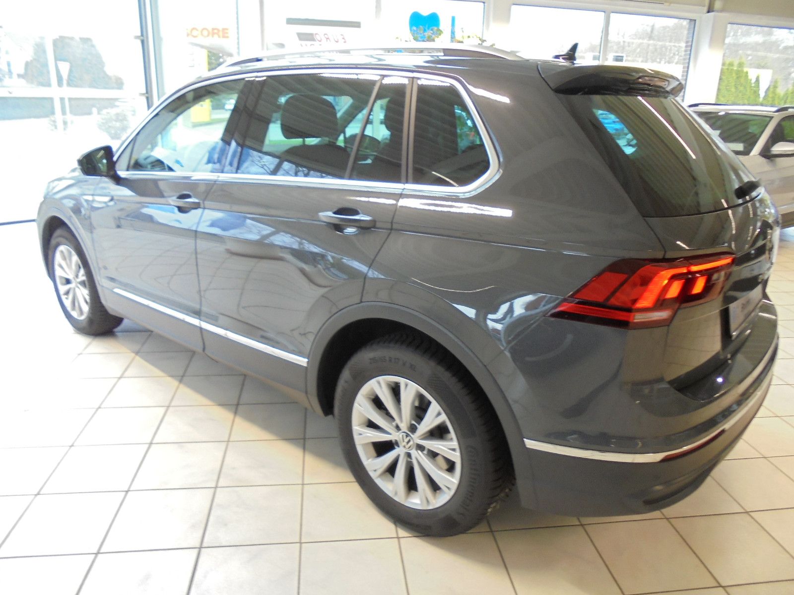 Volkswagen Tiguan Life TDI - Samsaru's Car Outlet