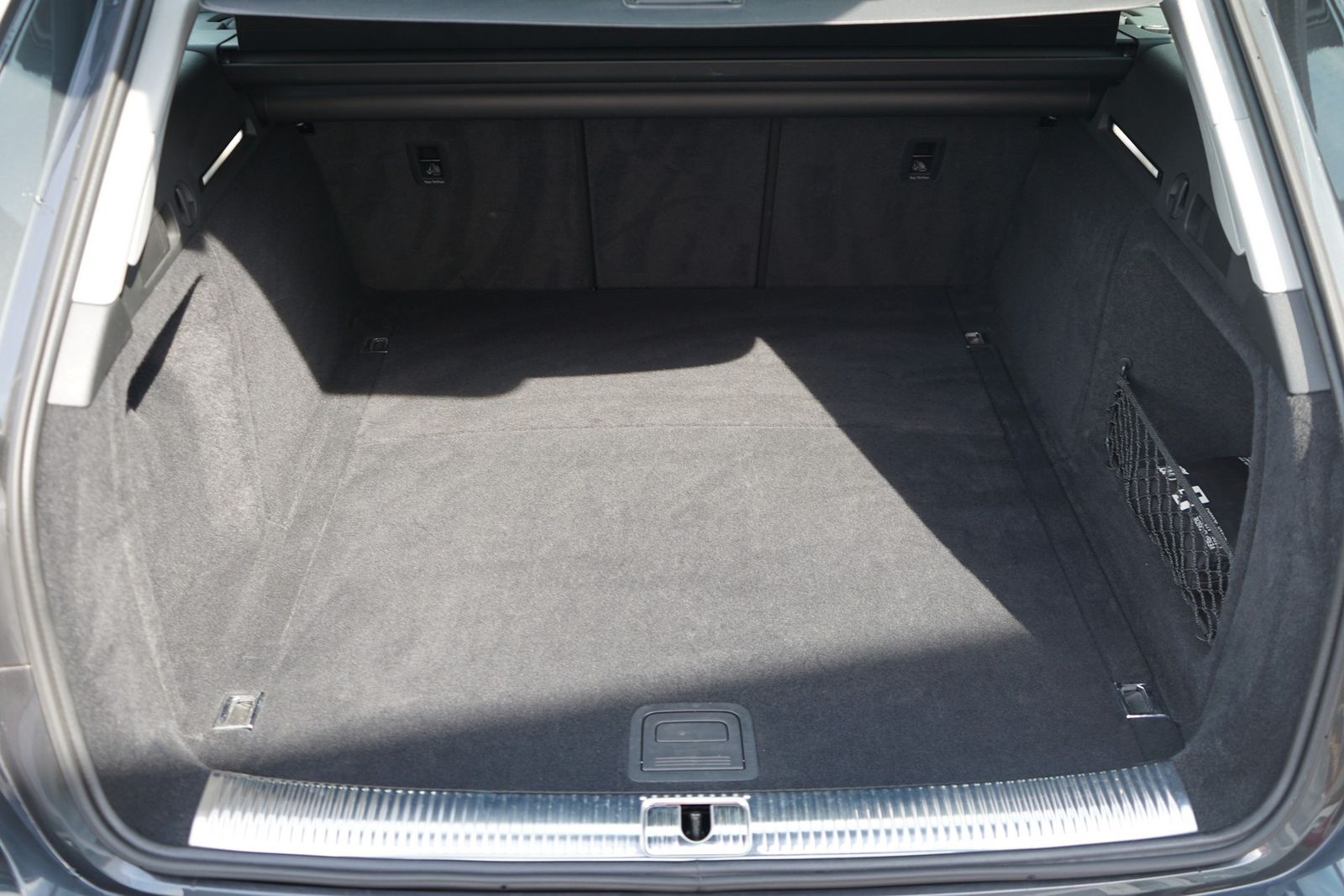 Audi A4 35 2.0 TDI Avant advanced - Samsaru's Car Outlet