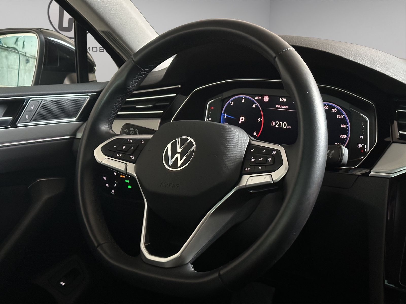Volkswagen Passat Lim. Business - Samsaru's Car Outlet