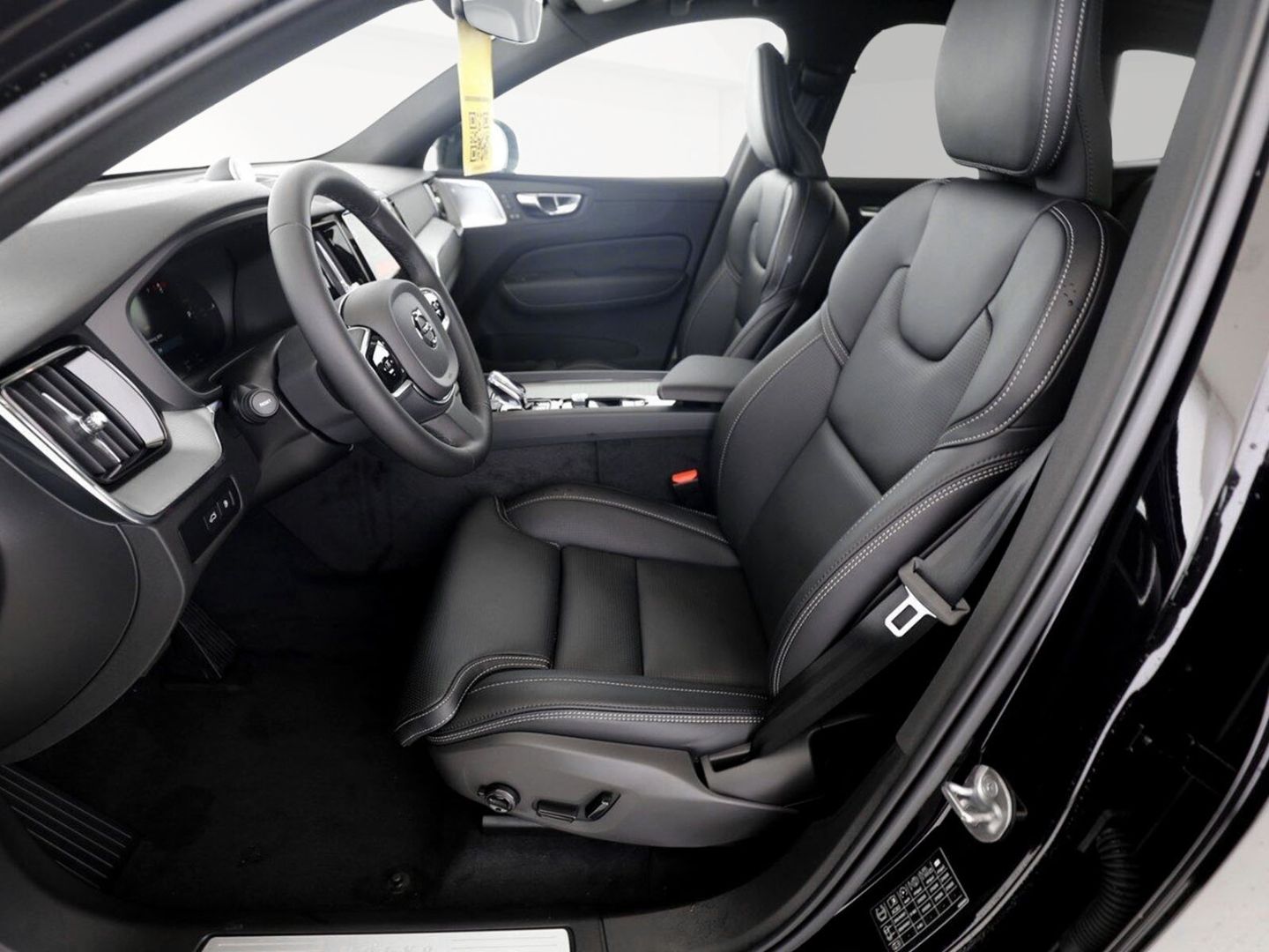 Volvo XC60 T6 Plus Black Edition Plug-In Hybrid AWD - Samsaru's Car Outlet