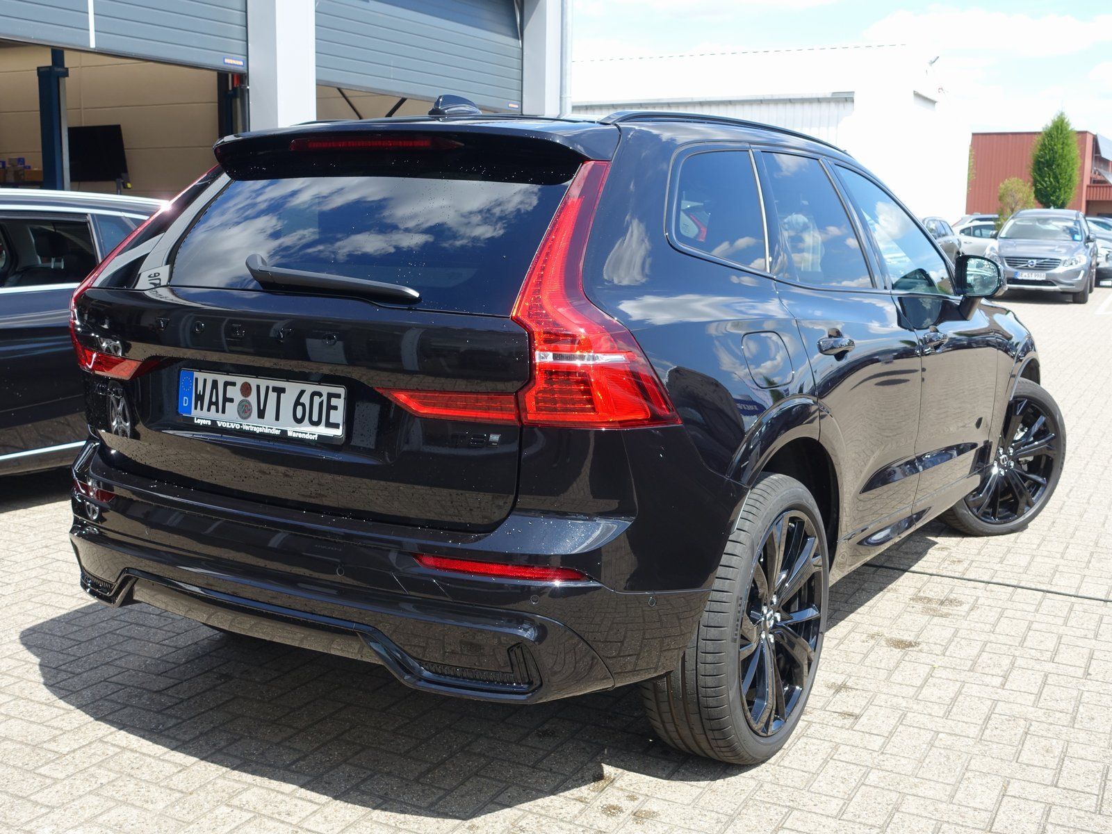 Volvo XC60 Black Edition T8 AWD Plug-in - Samsaru's Car Outlet