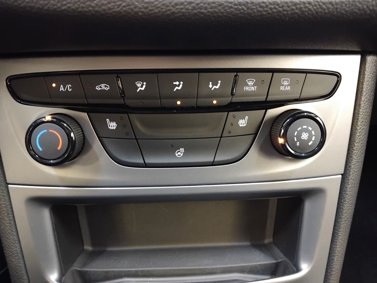 Opel Astra Sports Tourer 1.5 D Edition - Samsaru's Car Outlet