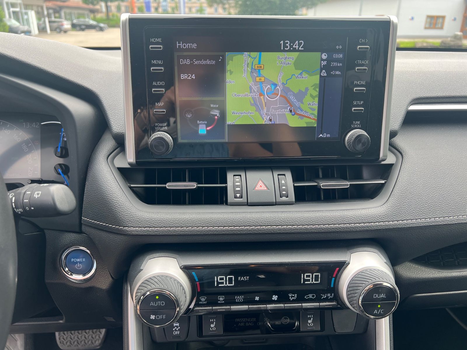 Toyota RAV 4 Hybrid 4WD - Samsaru's Car Outlet