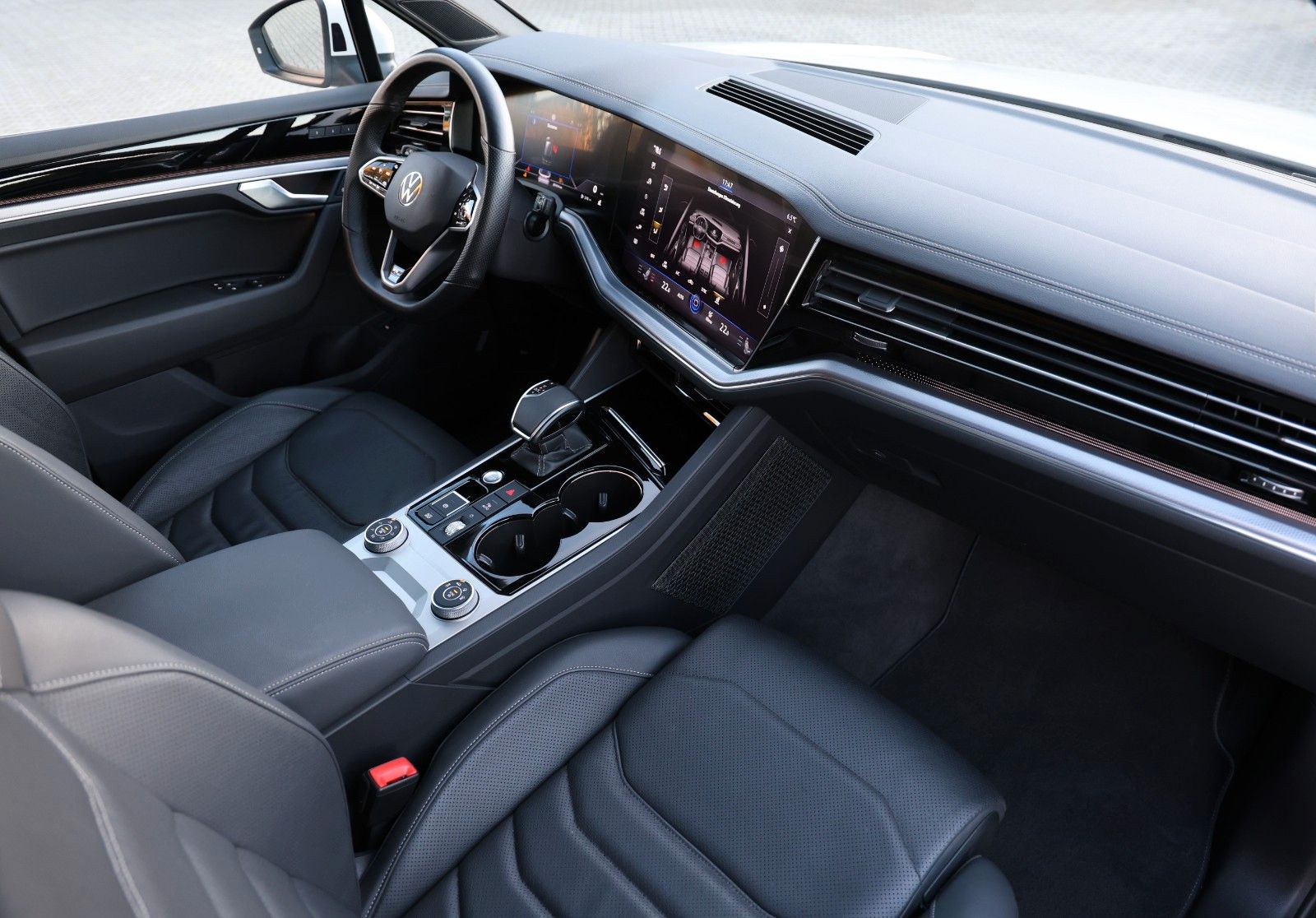 Volkswagen Touareg R-Line V8 TDI 4Mo. AHK Pano 360° Massage