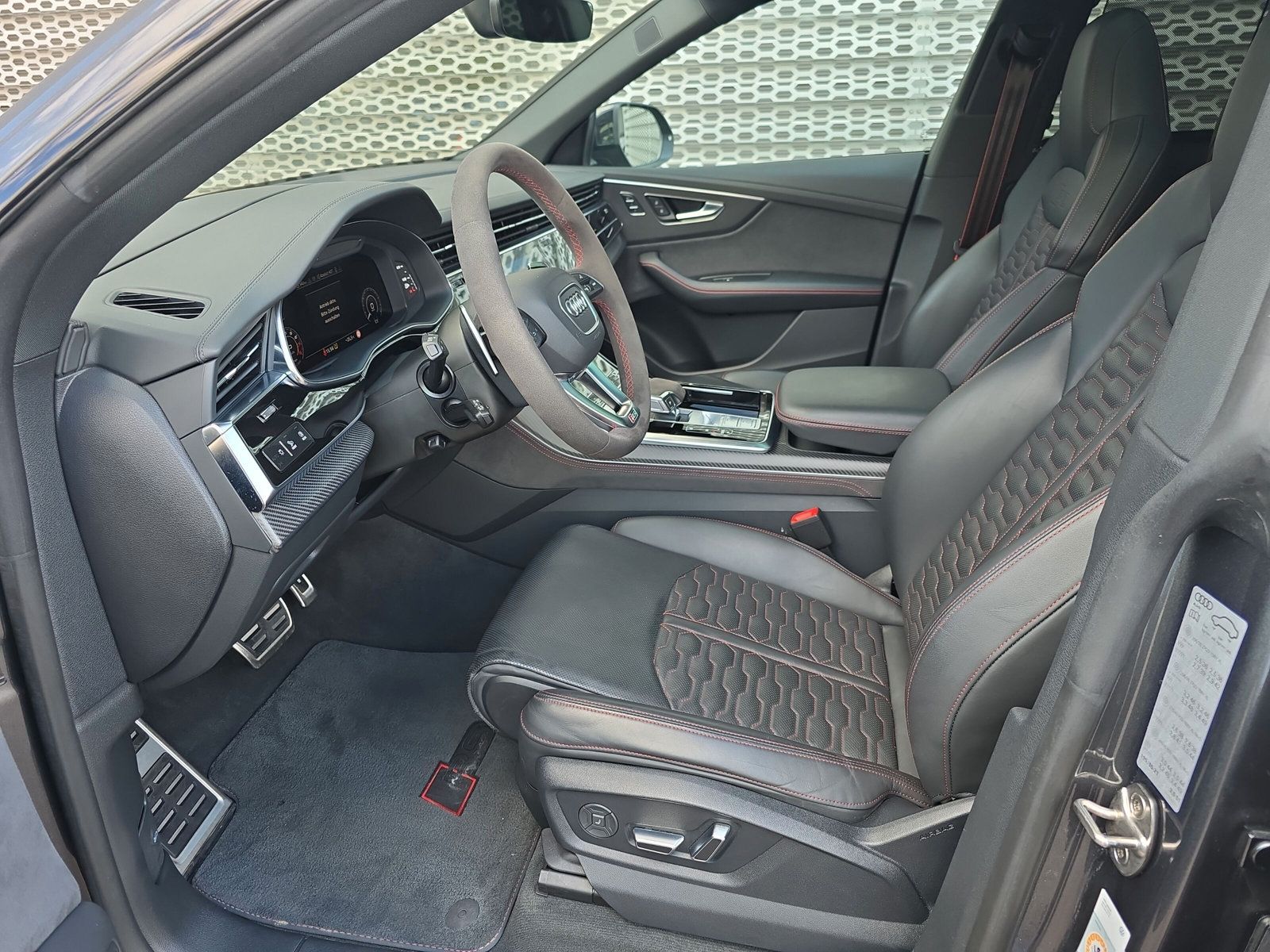 Audi RS Q8 AHK PANO KERAMIK LEDER UPE 175T