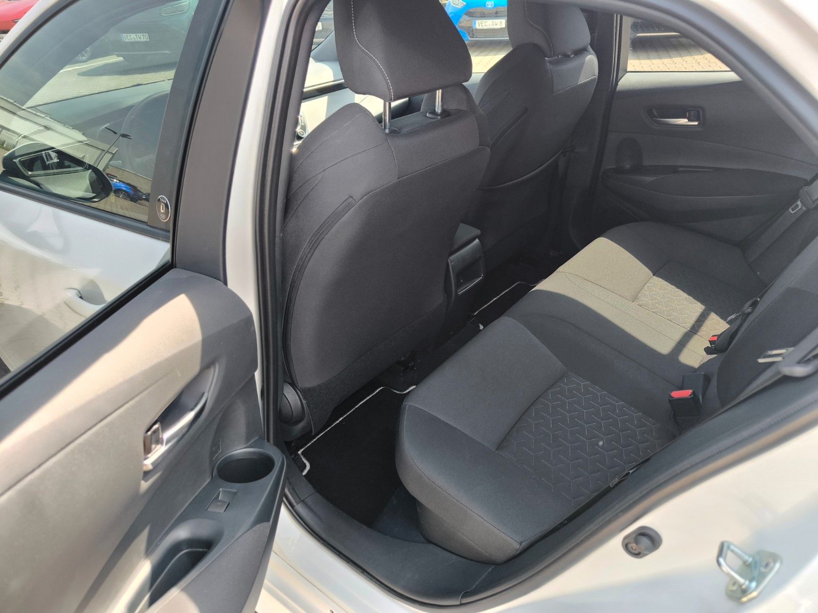 Toyota Corolla Hybrid - Samsaru's Car Outlet