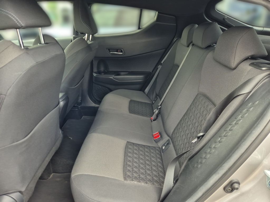 Toyota C-HR 2.0 Hybrid - Samsaru's Car Outlet