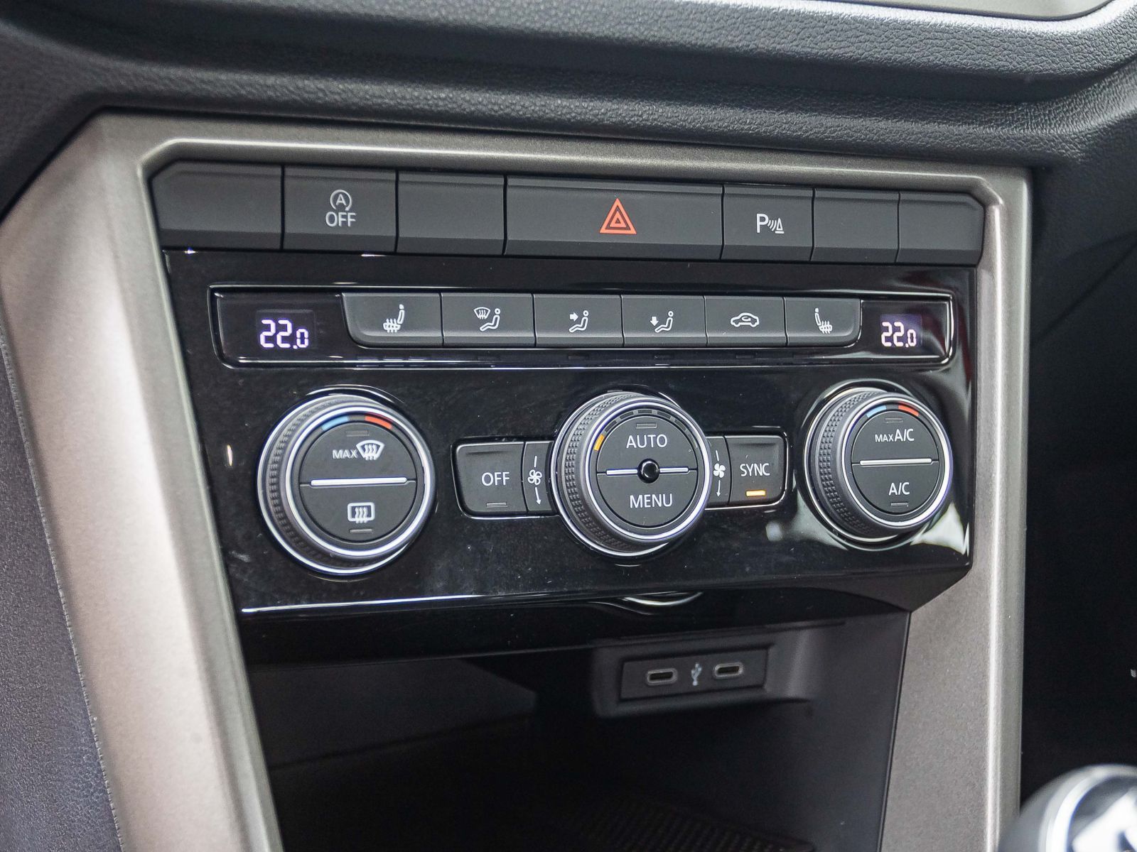 Volkswagen T-Roc 1.0 TSI Style - Samsaru's Car Outlet