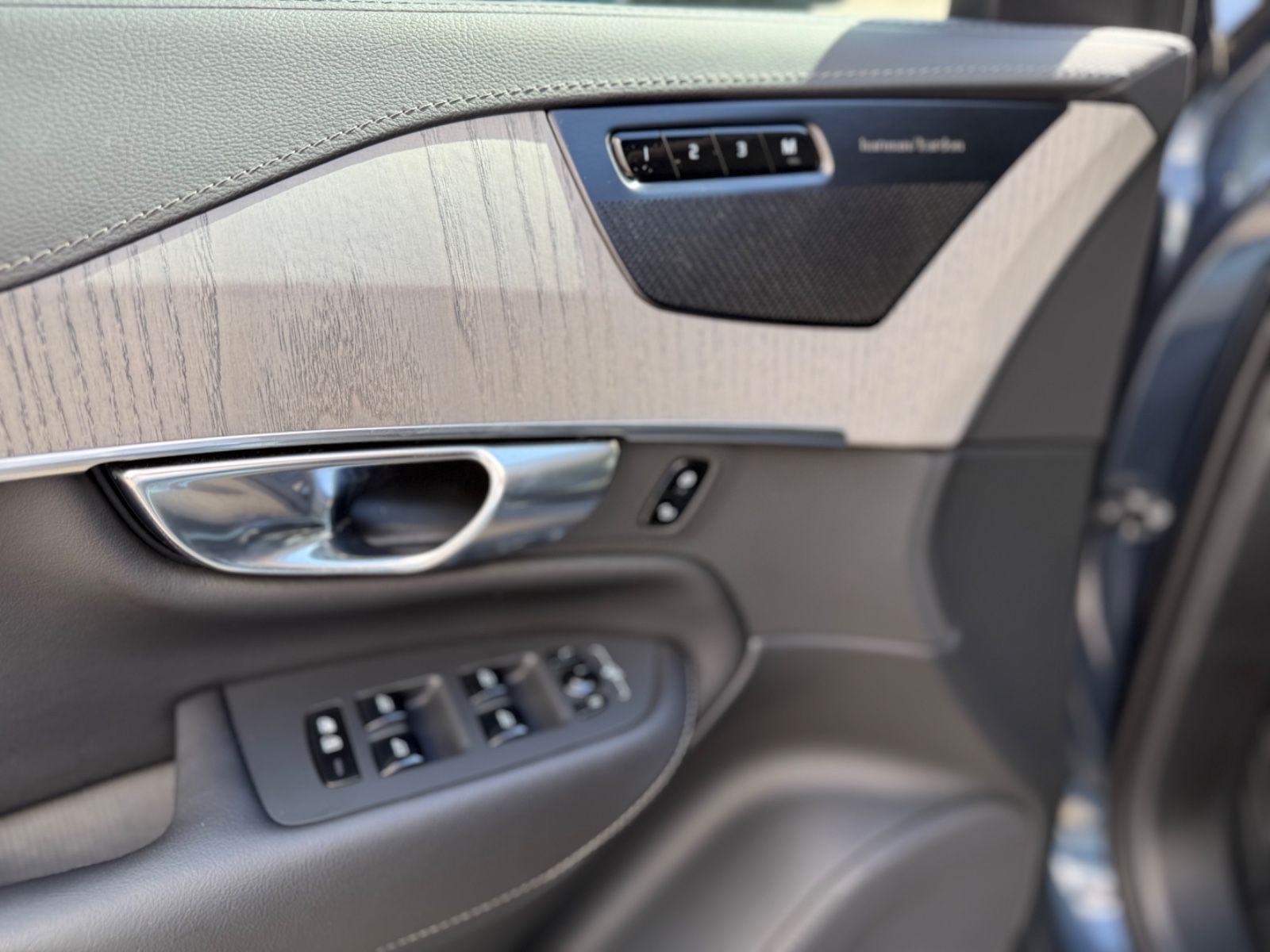 Volvo XC90 Ultra Dark T8 AWD/Pano/360°/HK/BLIS/AHK/HUD