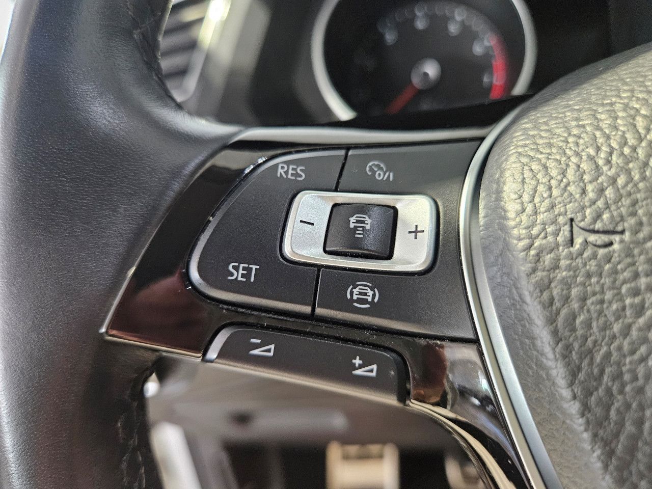 Volkswagen Tiguan 1.5 TSI IQ.DRIVE - Samsaru's Car Outlet