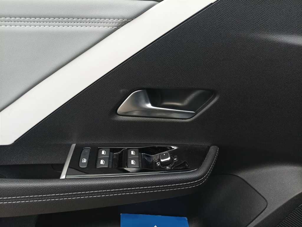 Opel Astra 1.2 Business - Samsaru's Car Outlet