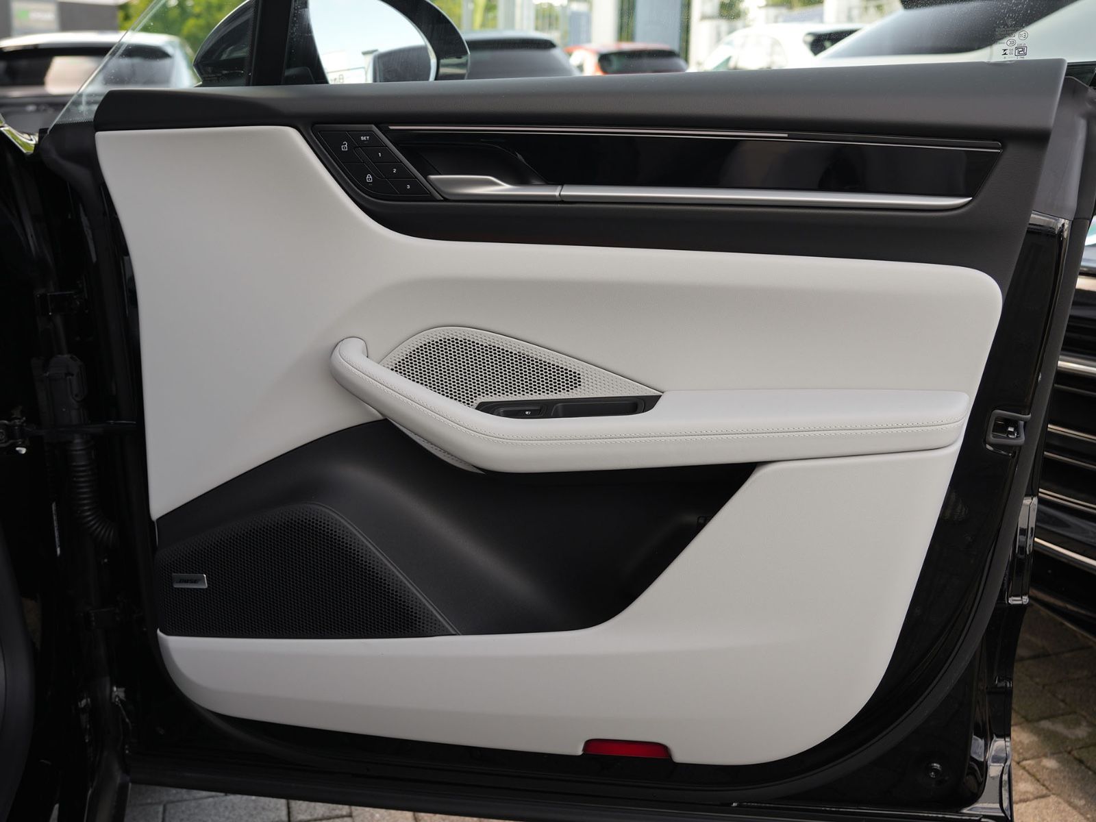 Porsche Macan 4 ACC-LUFTF.-PANO-BOSE-22"RS-LEDER KREIDE