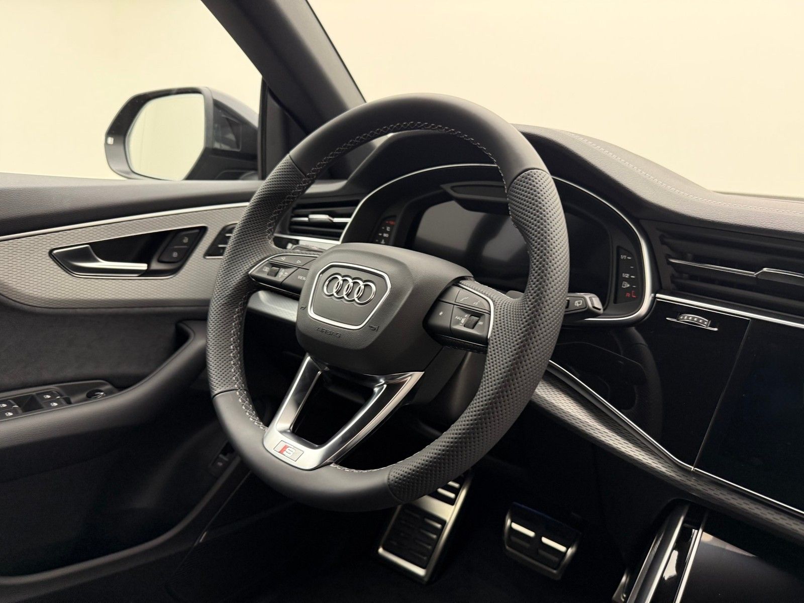 Audi Q8 TDI Quattro Tiptr S Line SportExtBlackPano23