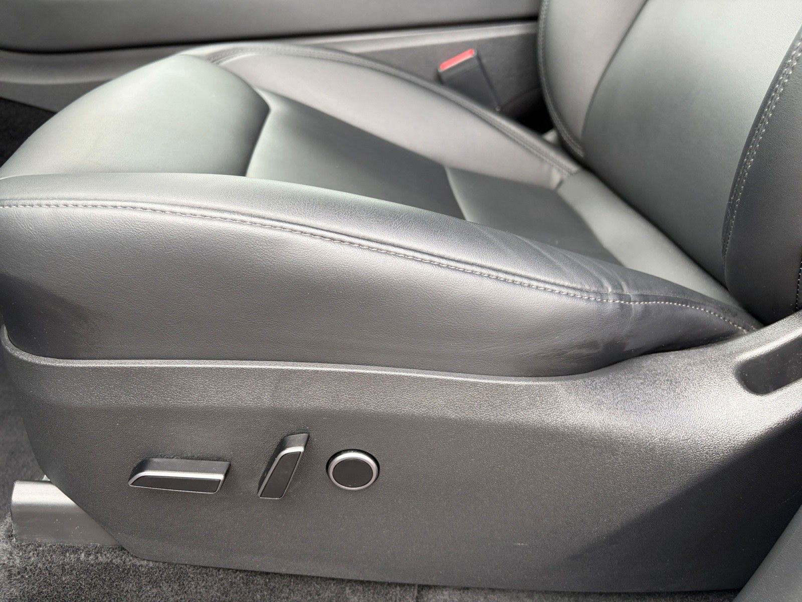 Tesla Model Y Long Range Dual AWD//AHK//ALLWETTER