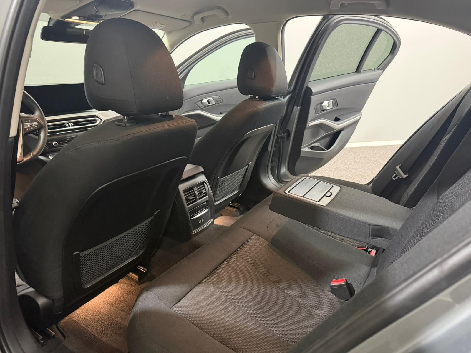 BMW 320d Limo xDrive Shadow-Line AHK*LED*WIDE*U-FREI