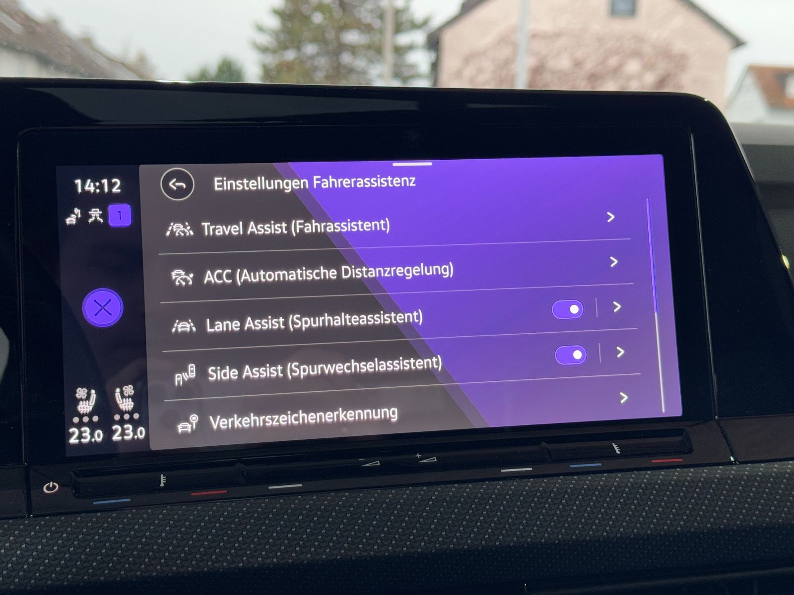 Volkswagen Golf VIII R 2.0 TSI DSG - Samsaru's Car Outlet