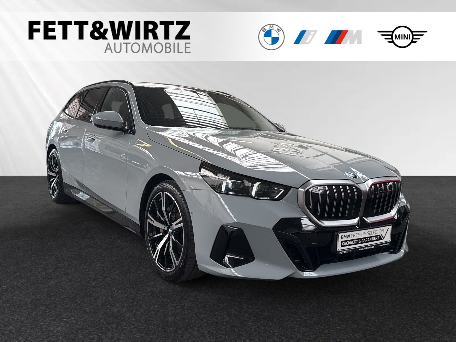 BMW 540d xDrive Touring M Sport|AHK|Pano|20"LMR|B&W