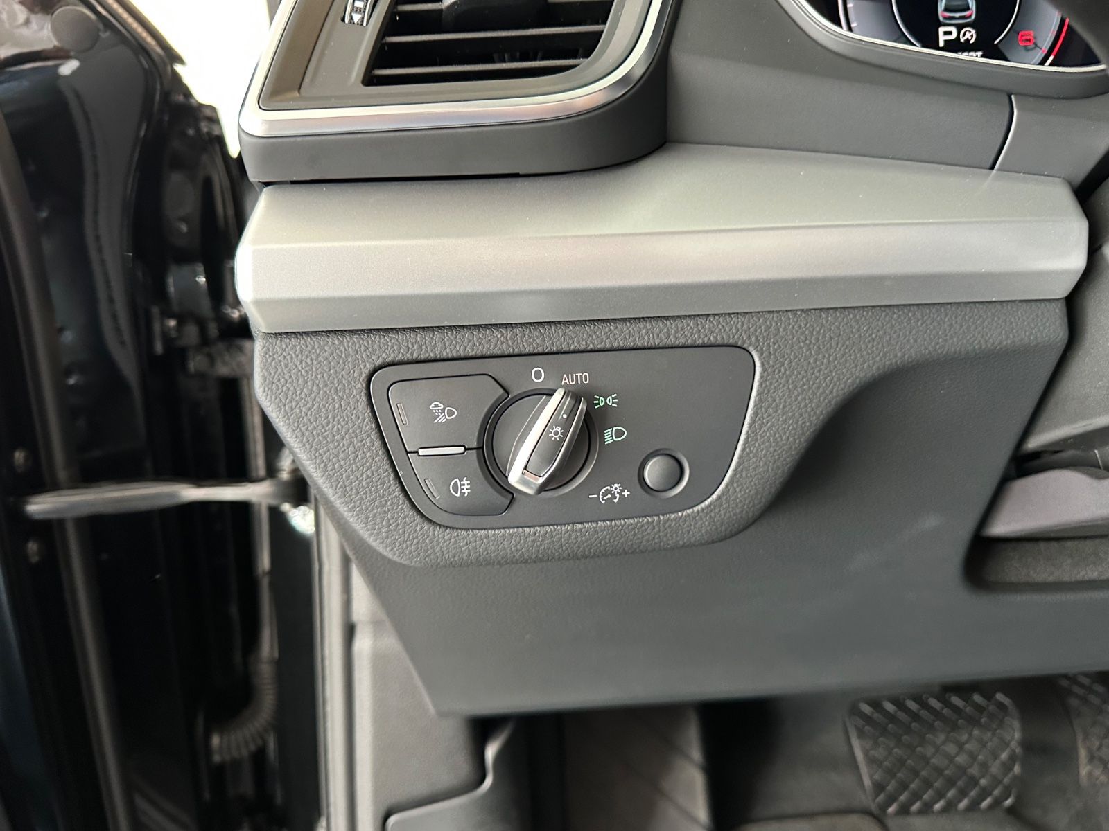 Audi Q5 40 TDI quattro S line - Samsaru's Car Outlet