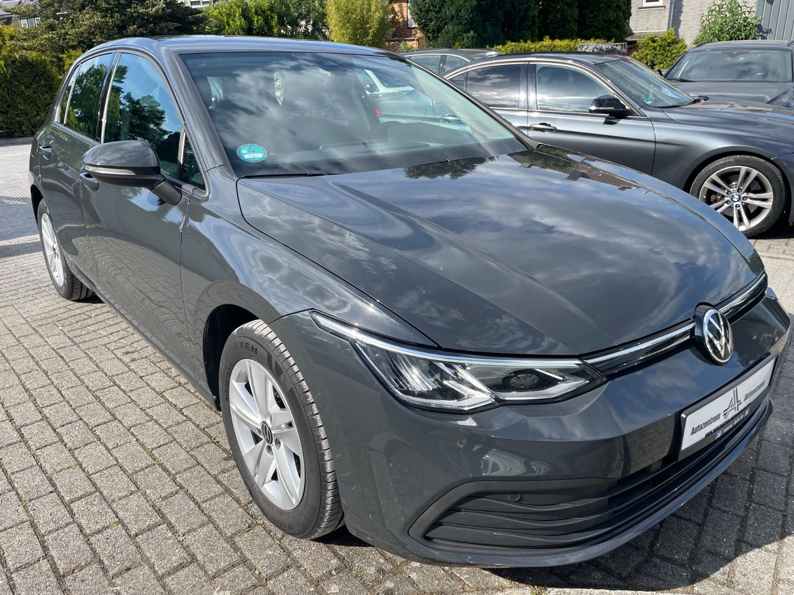 Volkswagen Golf VIII Life eTSI - Samsaru's Car Outlet