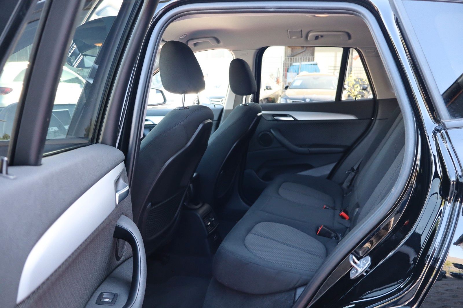 BMW X1 xDrive 25 e Advantage - Samsaru's Car Outlet