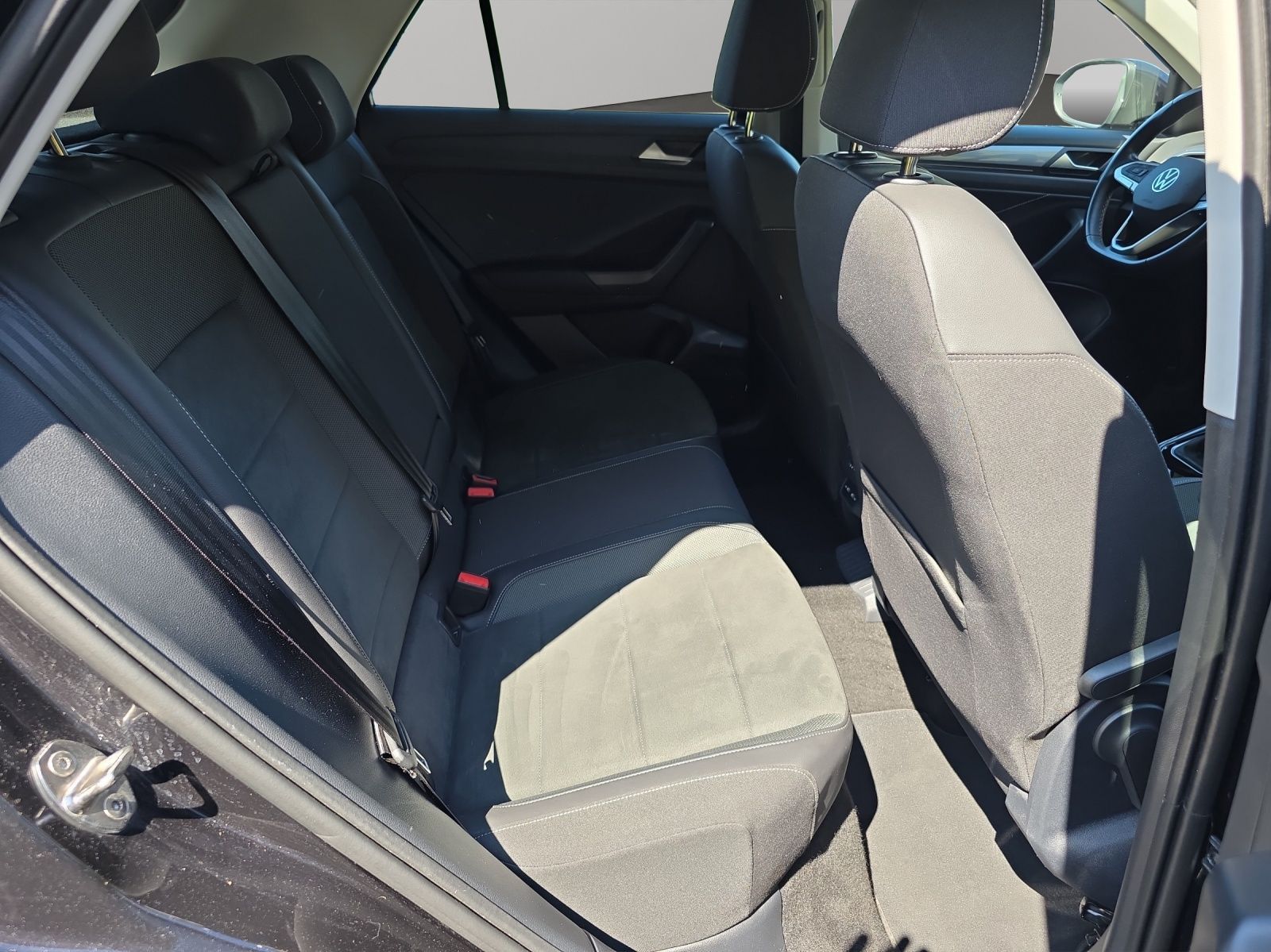 Volkswagen T-Roc 2.0 TDI Style - Samsaru's Car Outlet