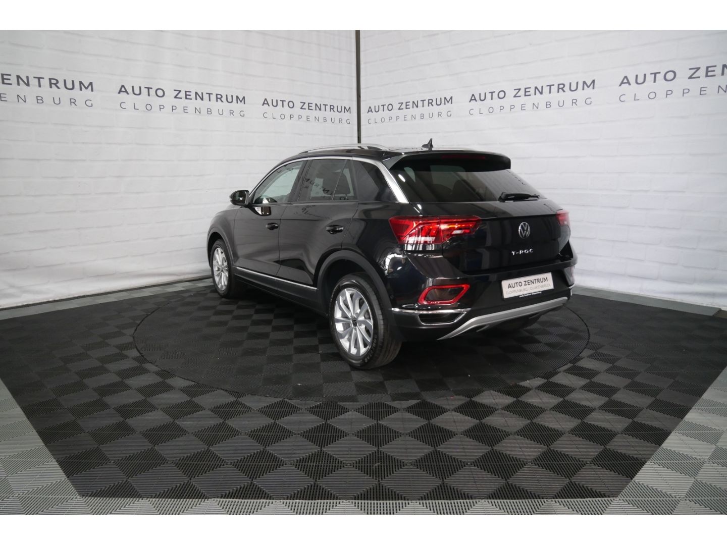 Volkswagen T-Roc Style 1.5 TSI - Samsaru's Car Outlet