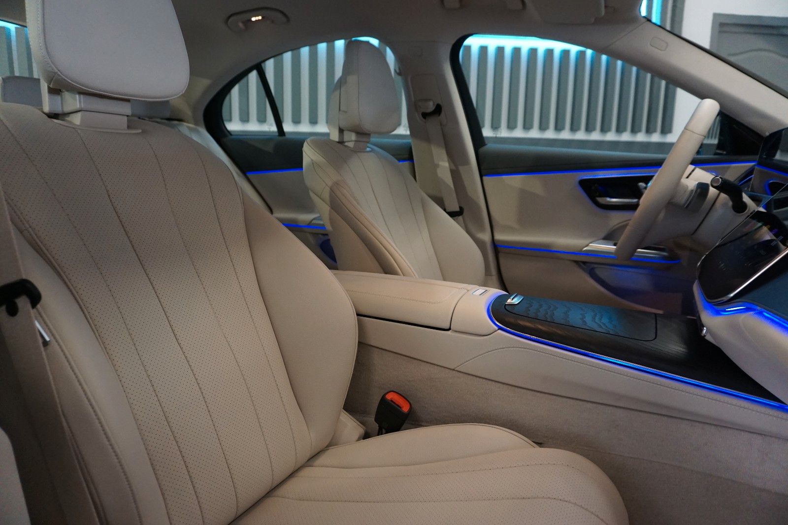 Mercedes-Benz E 220 d Avantgarde Advanced Plus - Samsaru's Car Outlet