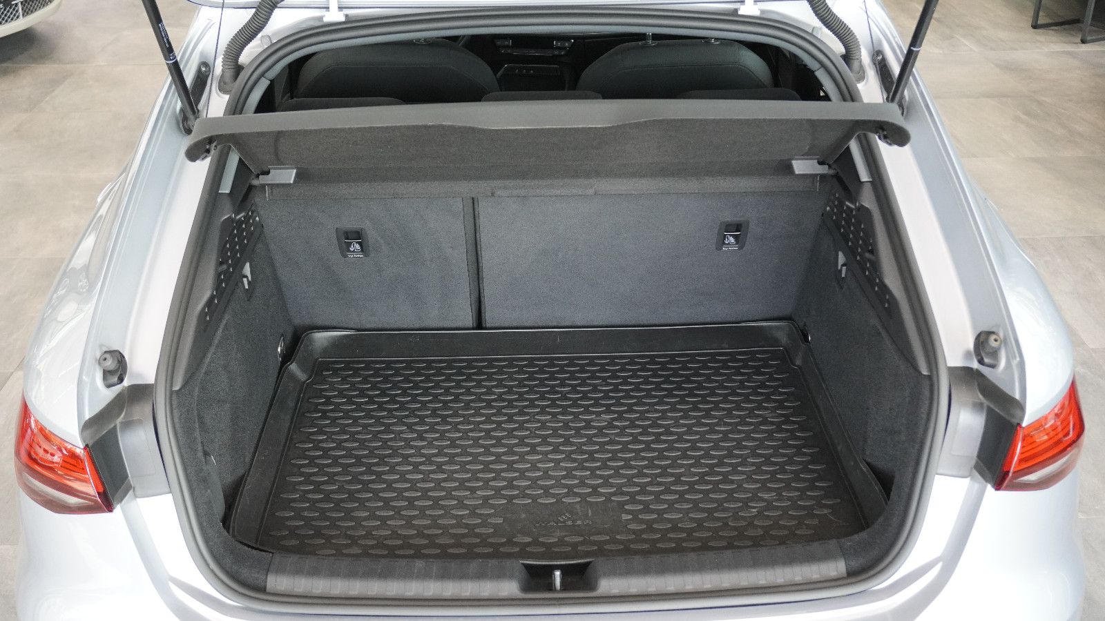 Audi A3 Sportback 30 TFSI advanced - Samsaru's Car Outlet