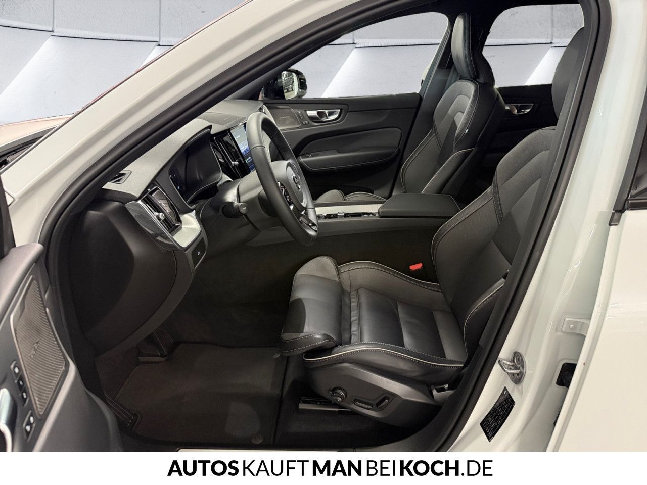 Volvo XC60 B5 AWD PlusDark ACC BLIS AHK VLED 4xSHz H&K